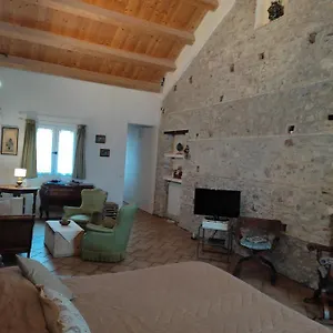 rosa-thea-suite.taorminaitalyhotels.com/